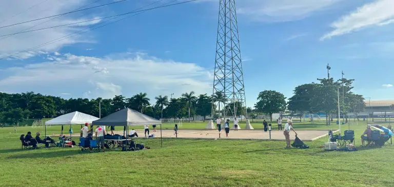 People playing petanque at Club Merida Petanca on a sunny day.