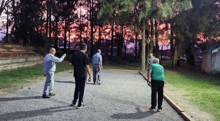 Group playing petanque at sunset in Club De Petanca Zapotlan.